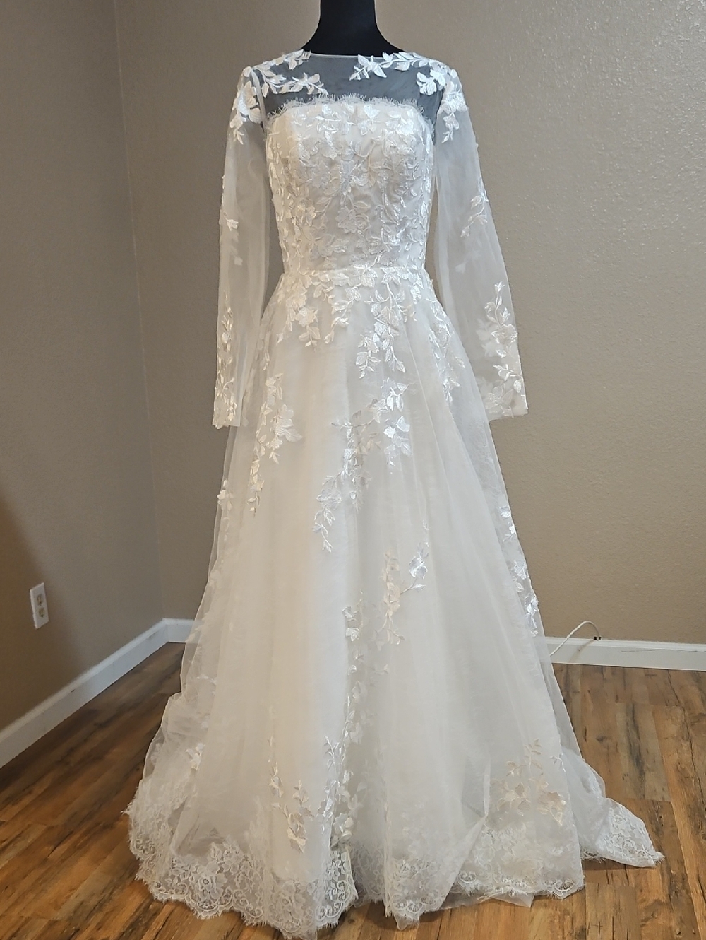 Long Sleeve Lace Appliqué Wedding Gown